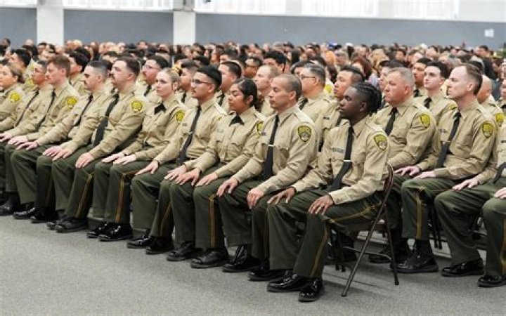 Do teachers make more money than police officers?