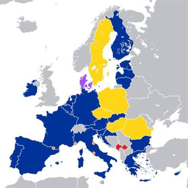 Does Greece use euro or drachma?
