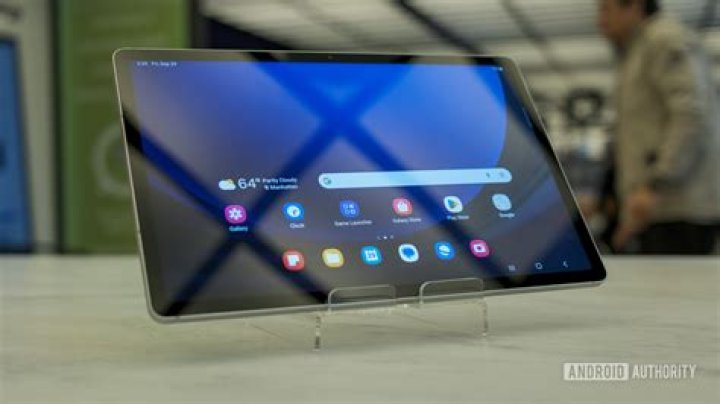 How do I use the front camera on my Samsung tablet?