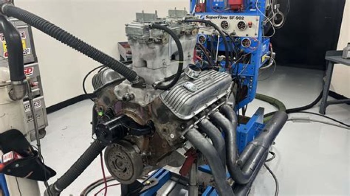 How much do custom engine builders make?