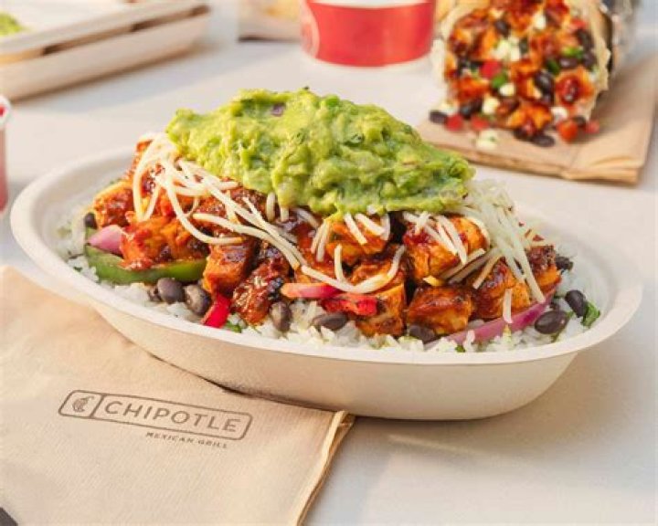 How much does a Chipotle franchise owner make a year?