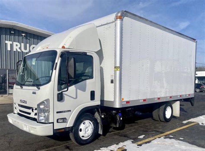 How much does it cost to lease a Ryder box truck?