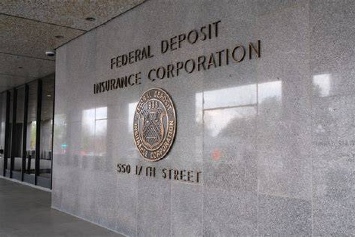 How much does the Federal Deposit Insurance Corporation insure?