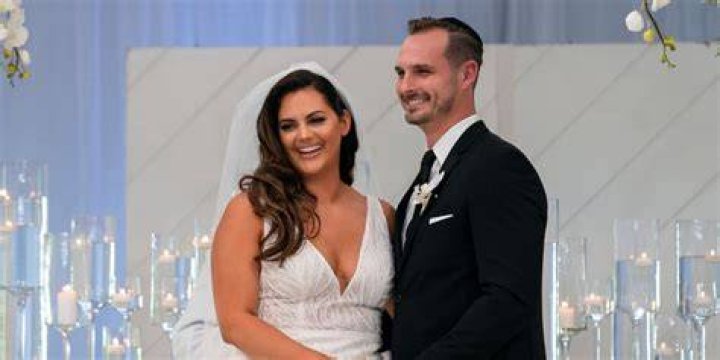 Is Alexa from Glam Fairy still married?