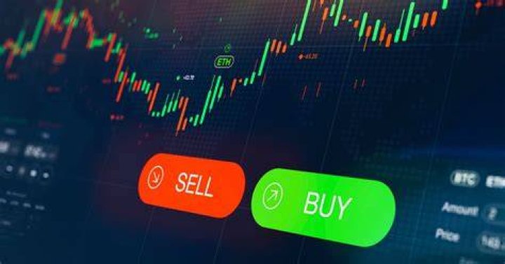Is it better to buy stocks at open or close?