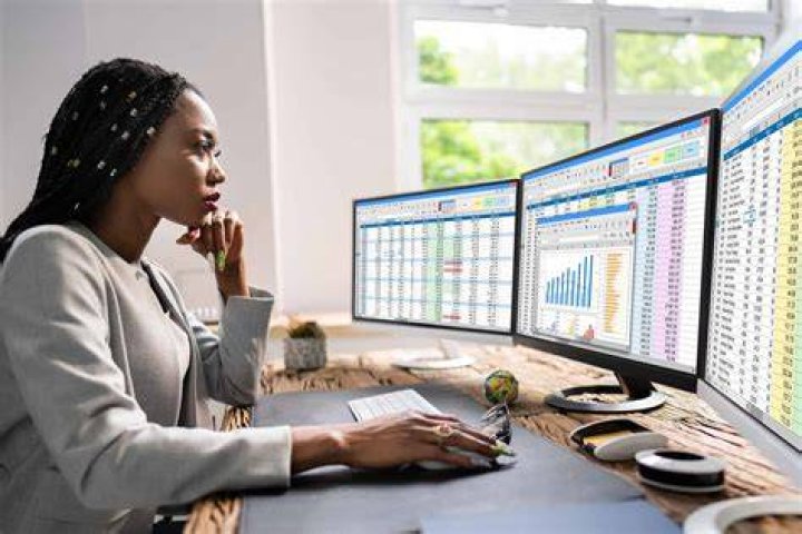 What are analysts saying about BlackBerry stock?