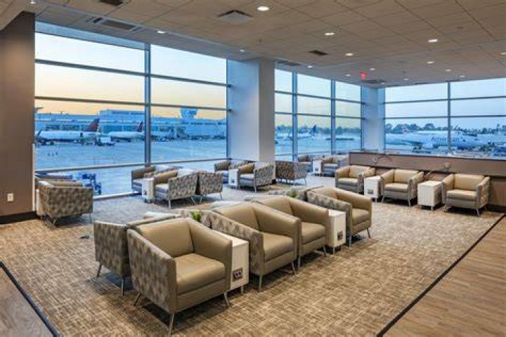 What is a business lounge in an airport?