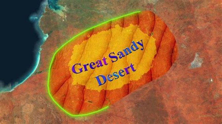 What lives in the Great Sandy Desert?