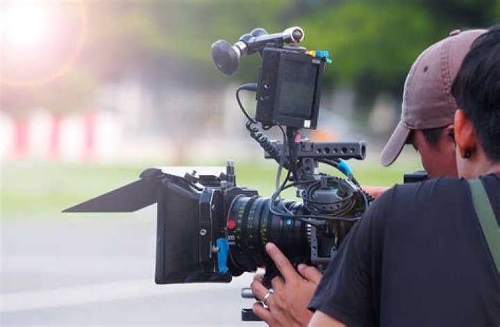 What qualifications do I need to be a camera operator?