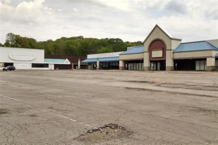 What year did Hills department store close?
