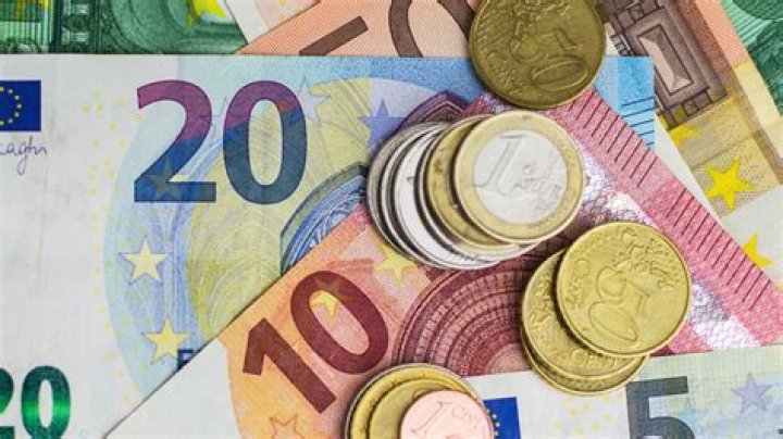 When was 1 euro is equal to 1 rupee?