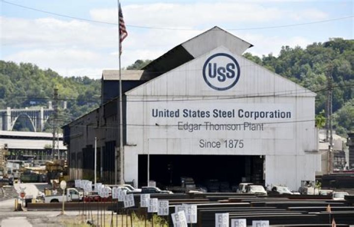 When was the US Steel building in Pittsburgh built?