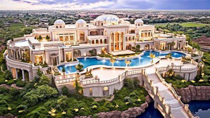 Who has the biggest house in the world?